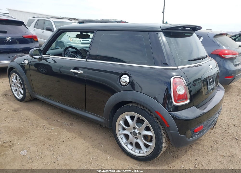 2010 MINI COOPER S VIN: WMWMF7C54ATZ34577