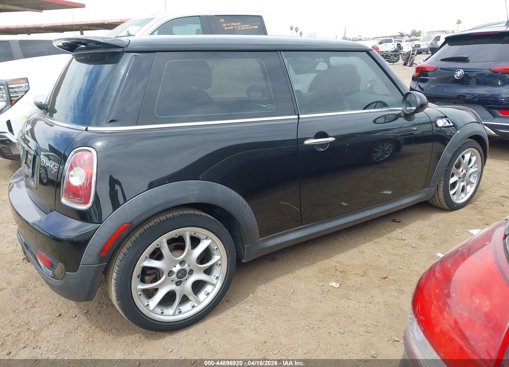 2010 MINI COOPER S VIN: WMWMF7C54ATZ34577
