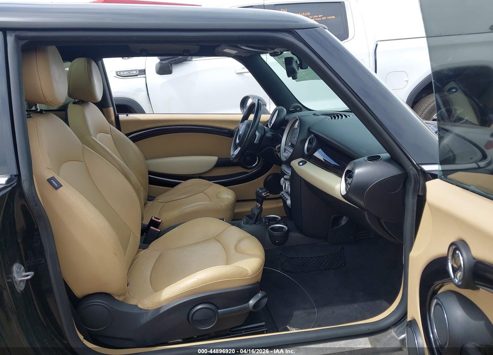 2010 MINI COOPER S VIN: WMWMF7C54ATZ34577