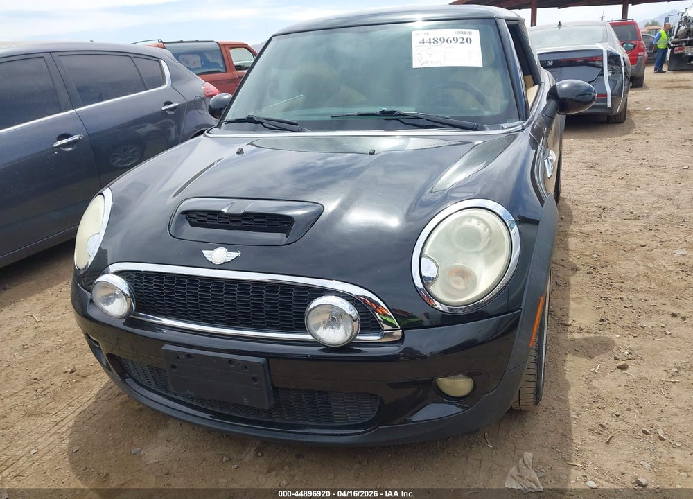 2010 MINI COOPER S VIN: WMWMF7C54ATZ34577