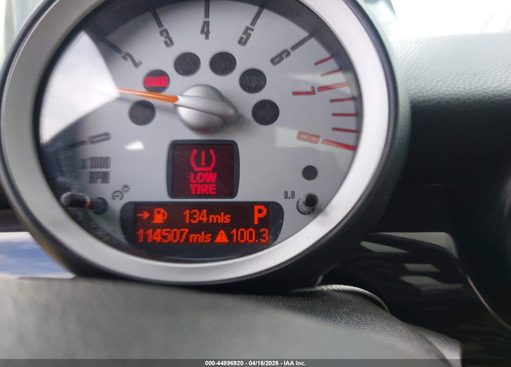 2010 MINI COOPER S VIN: WMWMF7C54ATZ34577