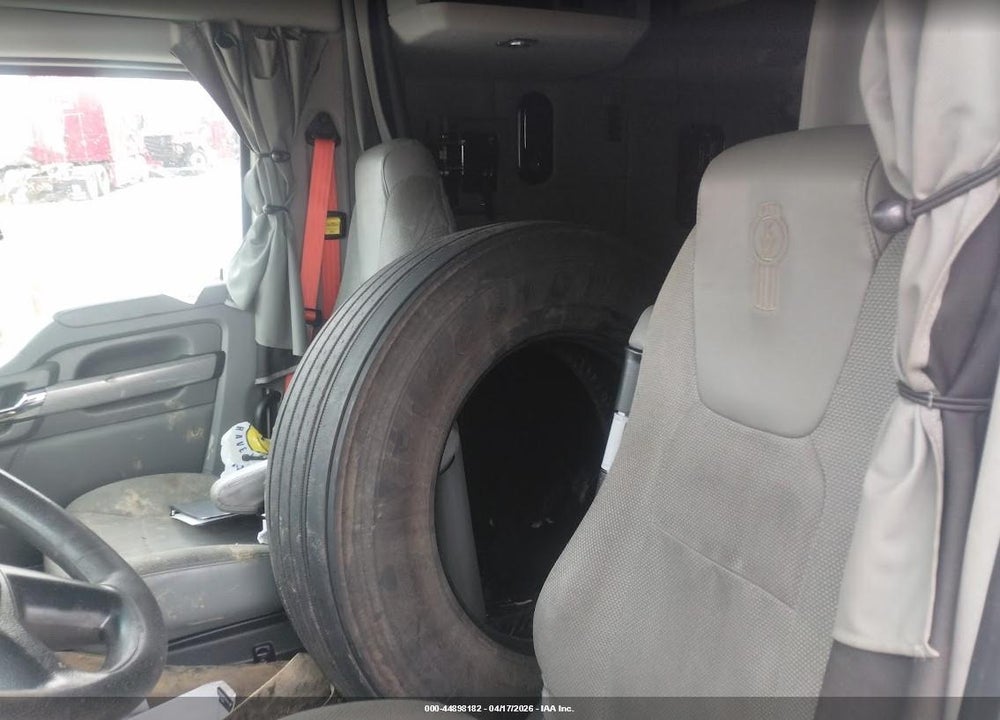 2019 KENWORTH T680 VIN: 1XKYD49X4KJ249028