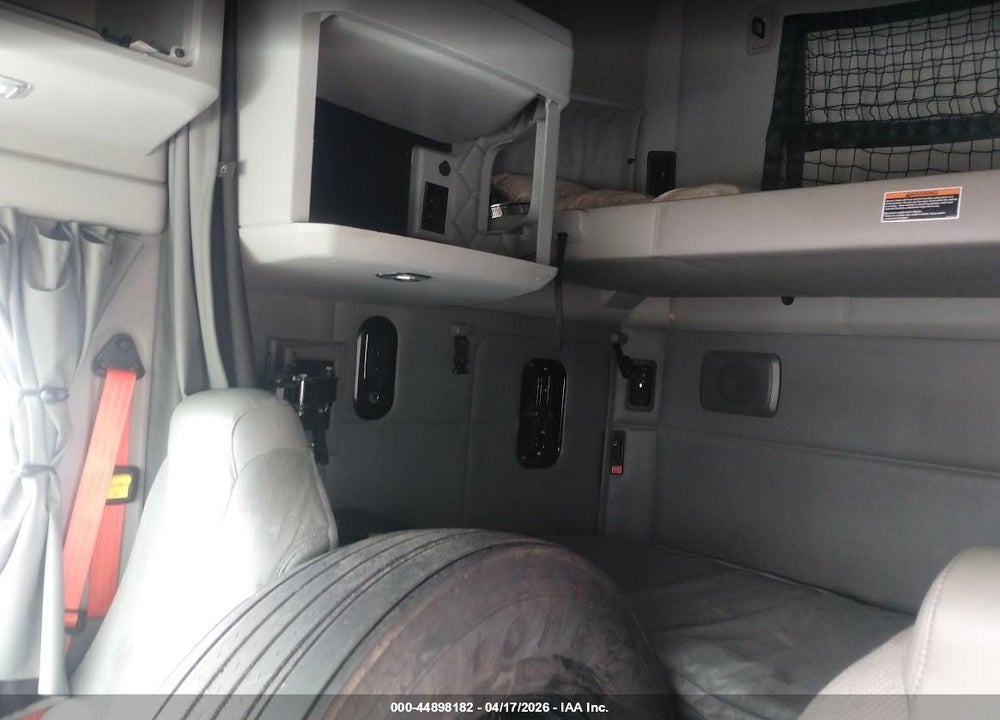 2019 KENWORTH T680 VIN: 1XKYD49X4KJ249028