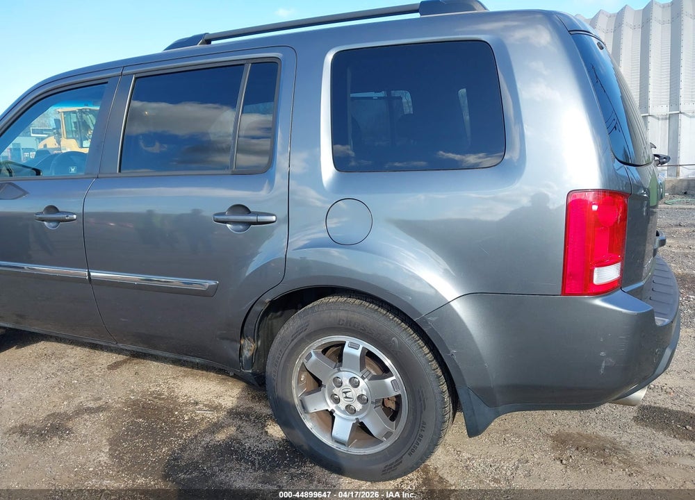 2011 HONDA PILOT TOURING VIN: 5FNYF4H91BB024369