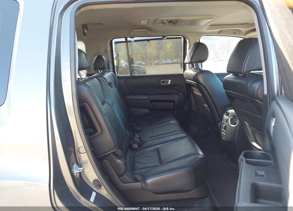 2011 HONDA PILOT TOURING VIN: 5FNYF4H91BB024369