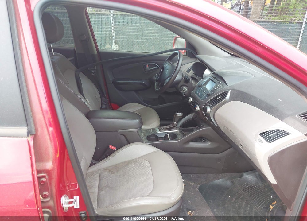 2014 HYUNDAI TUCSON SE VIN: KM8JU3AG3EU822065