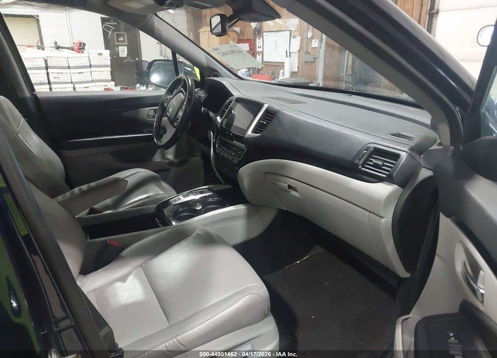 2016 HONDA PILOT TOURING VIN: 5FNYF6H96GB092072