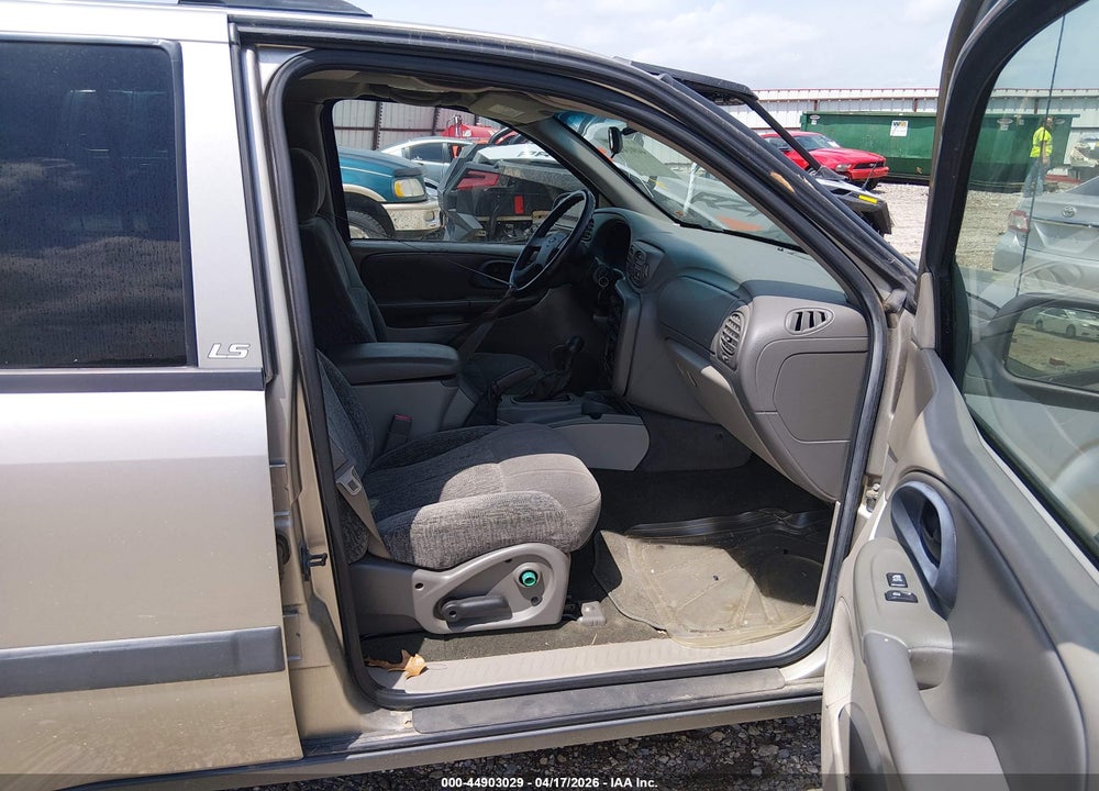 2003 CHEVROLET TRAILBLAZER LS VIN: 1GNDS13S532367183