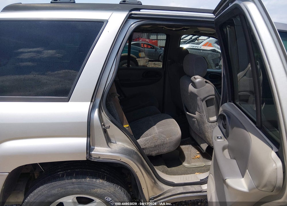 2003 CHEVROLET TRAILBLAZER LS VIN: 1GNDS13S532367183