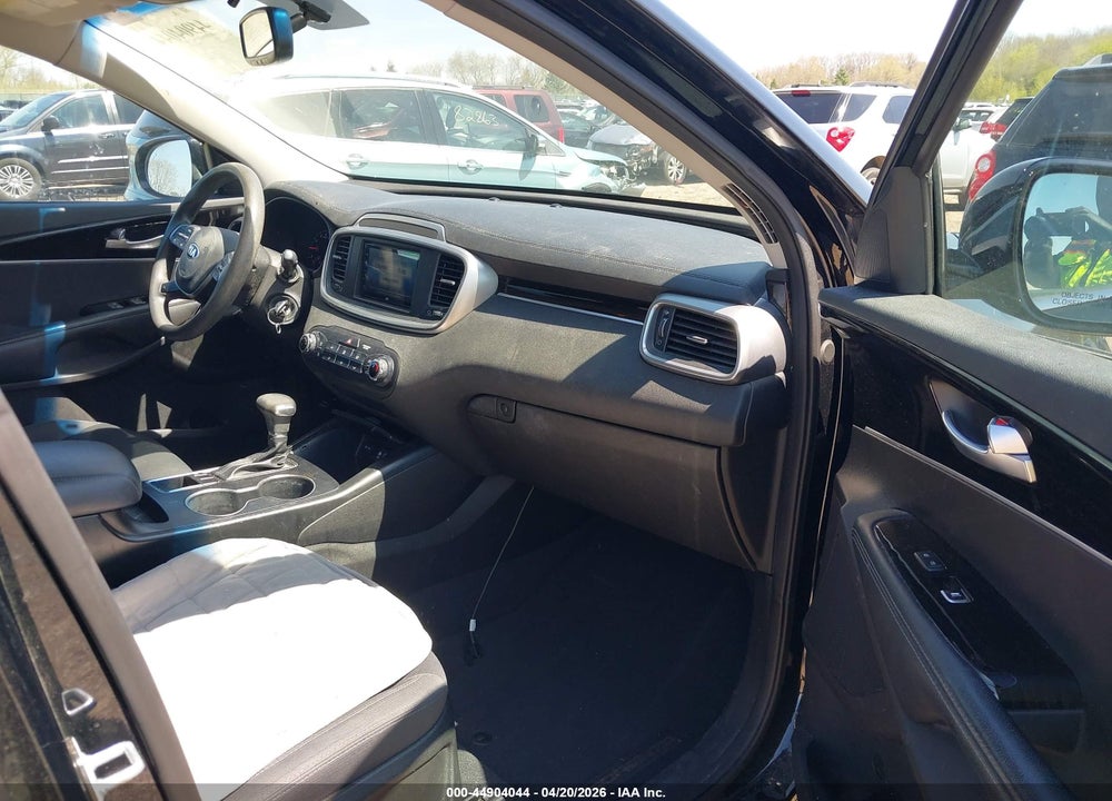 2019 KIA SORENTO 2.4L LX VIN: 5XYPG4A39KG447997