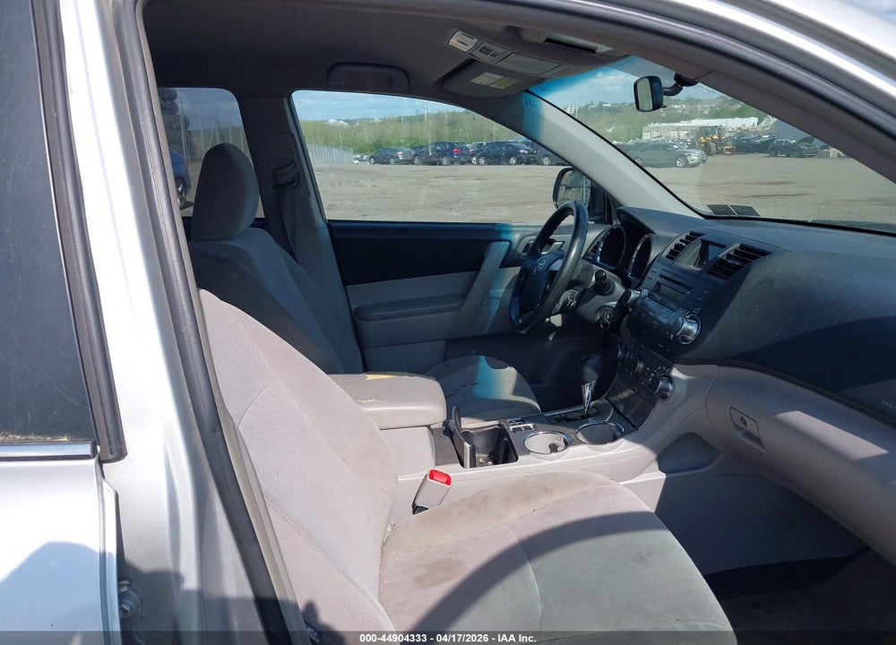 2011 TOYOTA HIGHLANDER BASE V6 VIN: 5TDBK3EH1BS068150