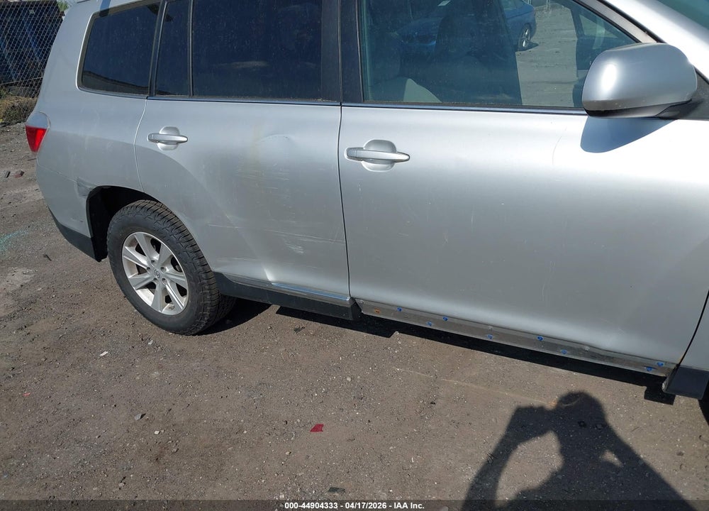 2011 TOYOTA HIGHLANDER BASE V6 VIN: 5TDBK3EH1BS068150