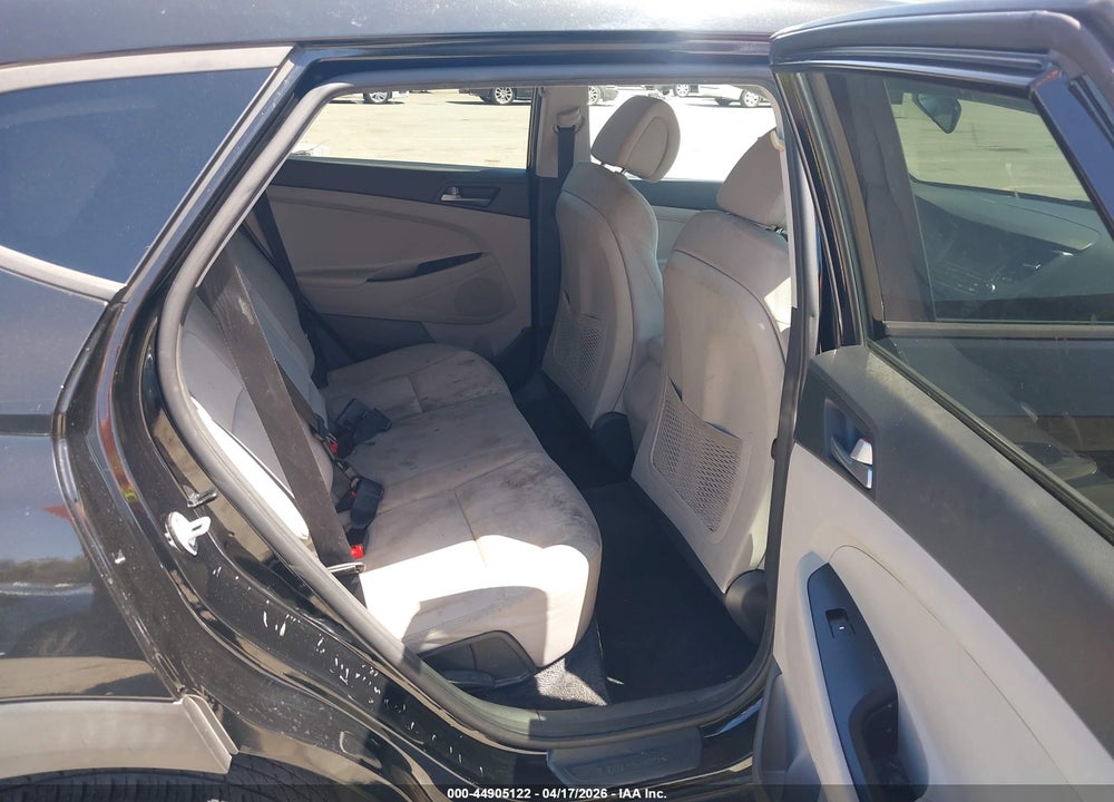 2017 HYUNDAI TUCSON SE VIN: KM8J23A45HU508286