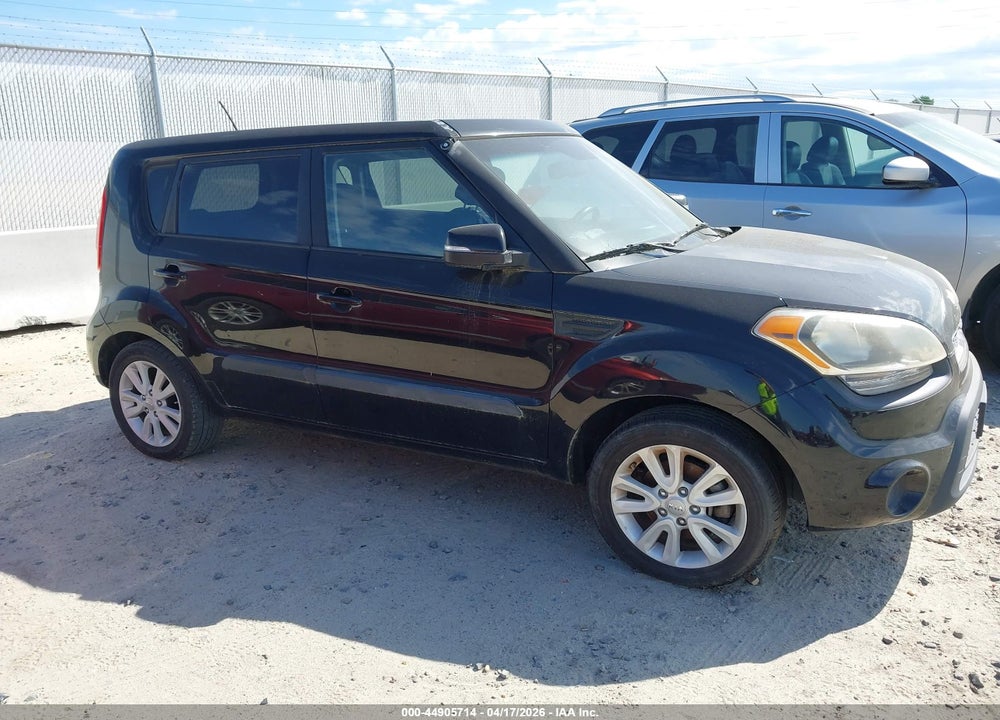 2013 KIA SOUL + VIN: KNDJT2A67D7752673