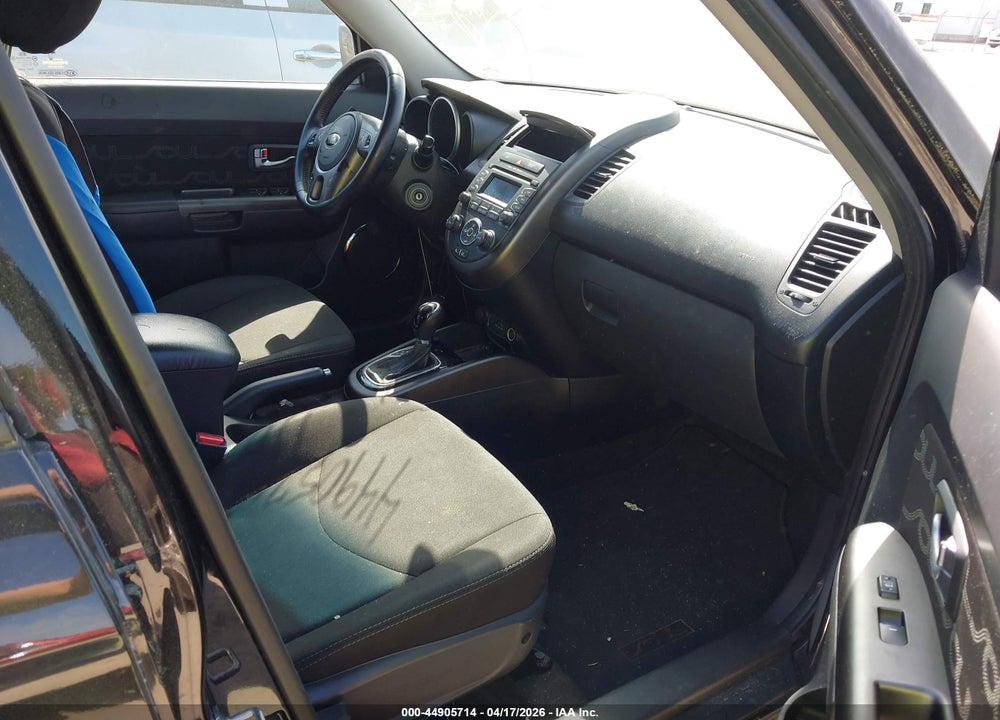 2013 KIA SOUL + VIN: KNDJT2A67D7752673
