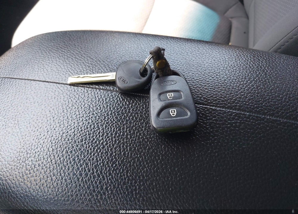 2012 KIA SORENTO LX V6 VIN: 5XYKT4A23CG214485