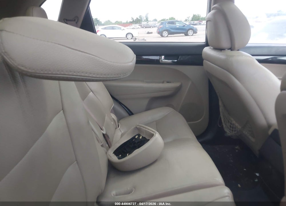 2011 KIA SORENTO EX V6 VIN: 5XYKUDA20BG104456