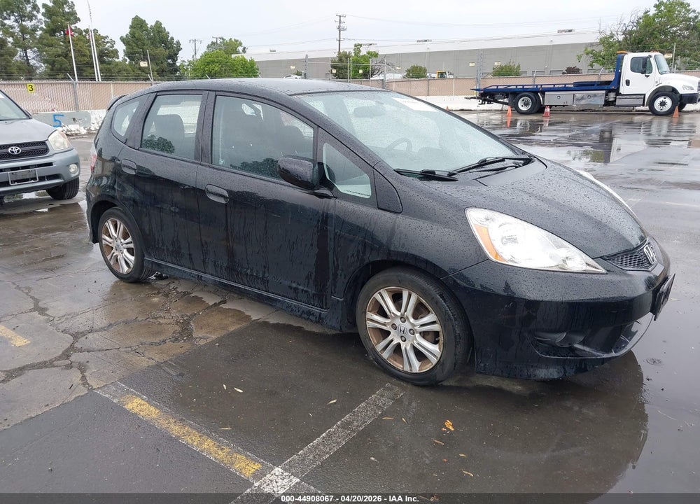 2011 HONDA FIT SPORT VIN: JHMGE8H61BC013122