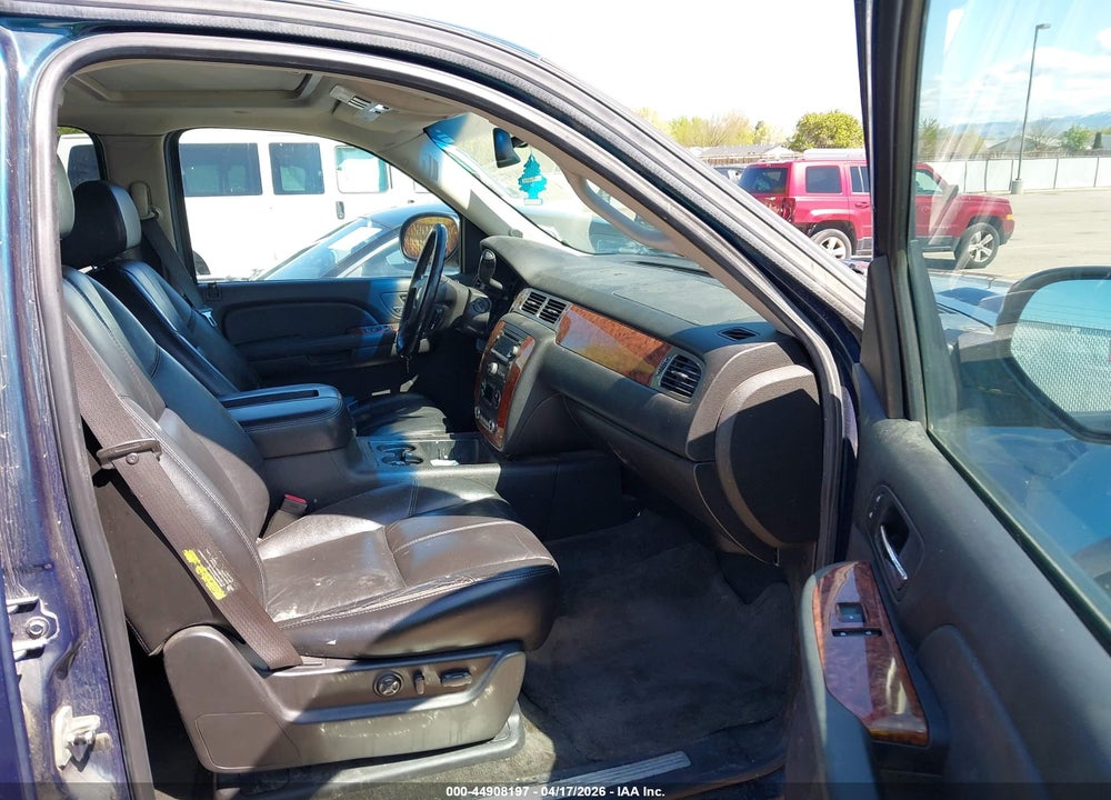 2007 CHEVROLET SUBURBAN 1500 LTZ VIN: 3GNFC16JX7G102118