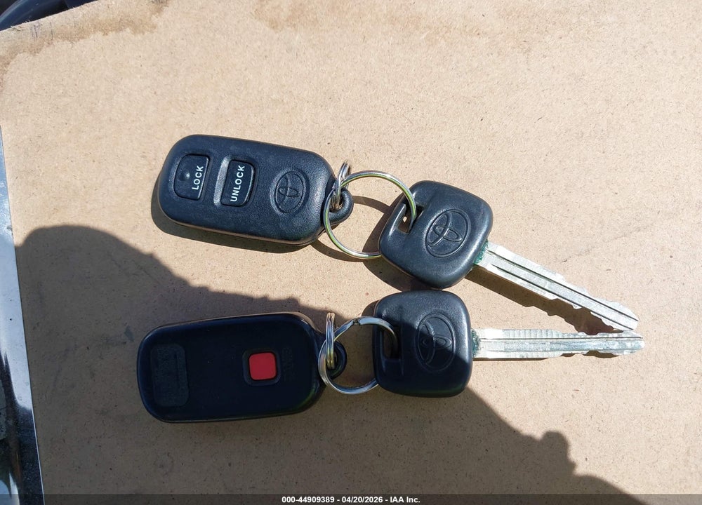 2004 TOYOTA COROLLA LE VIN: 2T1BR38E44C180918