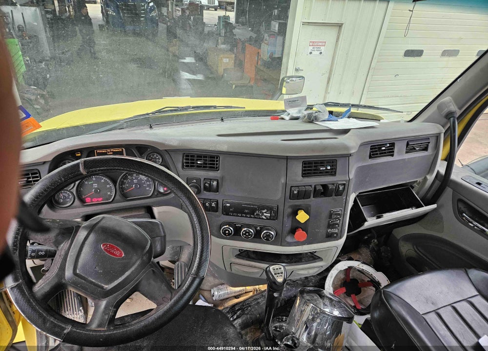 2018 PETERBILT 579 VIN: 1XPBDP9X0JD439942