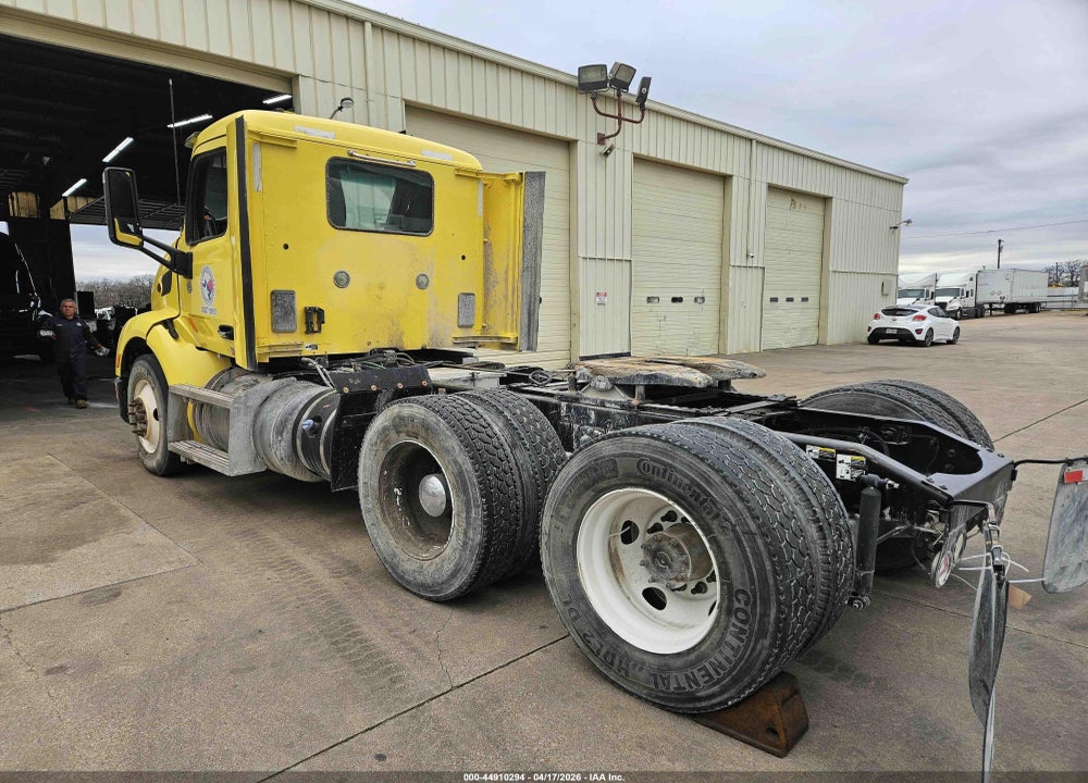 2018 PETERBILT 579 VIN: 1XPBDP9X0JD439942