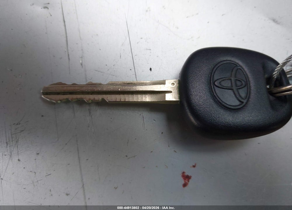 2005 TOYOTA COROLLA LE VIN: JTDBR32E452064904