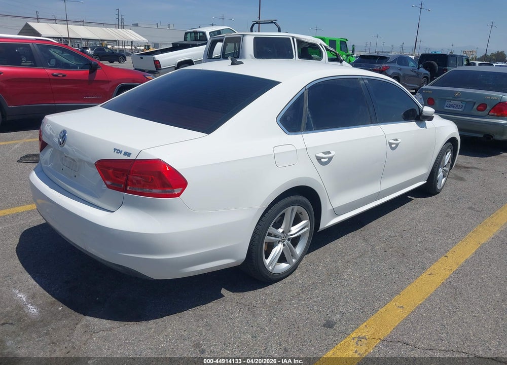2014 VOLKSWAGEN PASSAT 2.0L TDI SE VIN: 1VWBN7A38EC053625