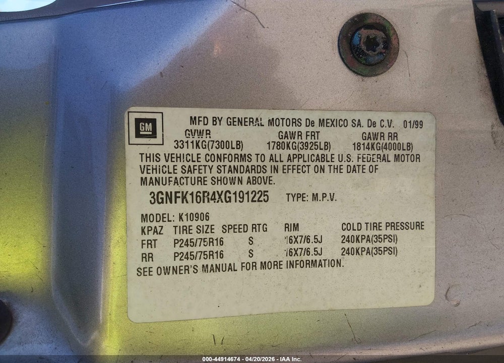 1999 CHEVROLET SUBURBAN 1500 LT VIN: 3GNFK16R4XG191225