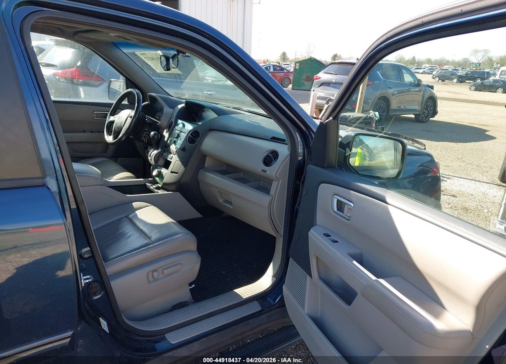2011 HONDA PILOT EX-L VIN: 5FNYF4H77BB030370