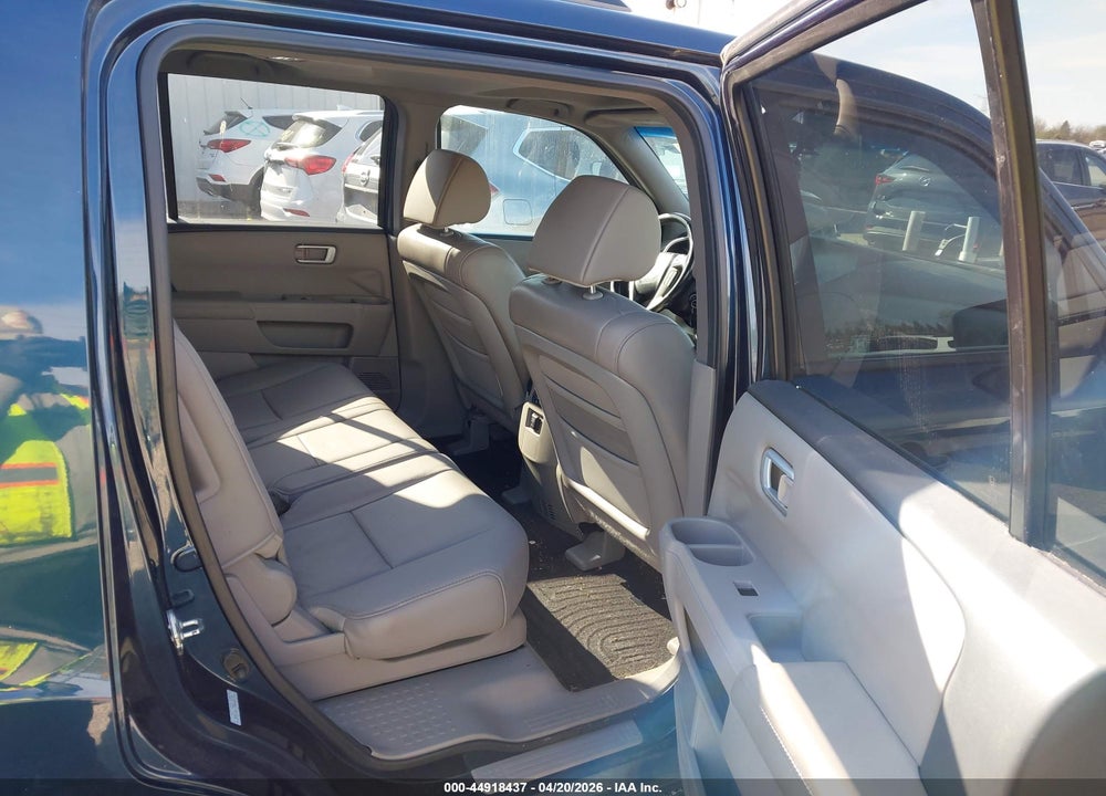 2011 HONDA PILOT EX-L VIN: 5FNYF4H77BB030370