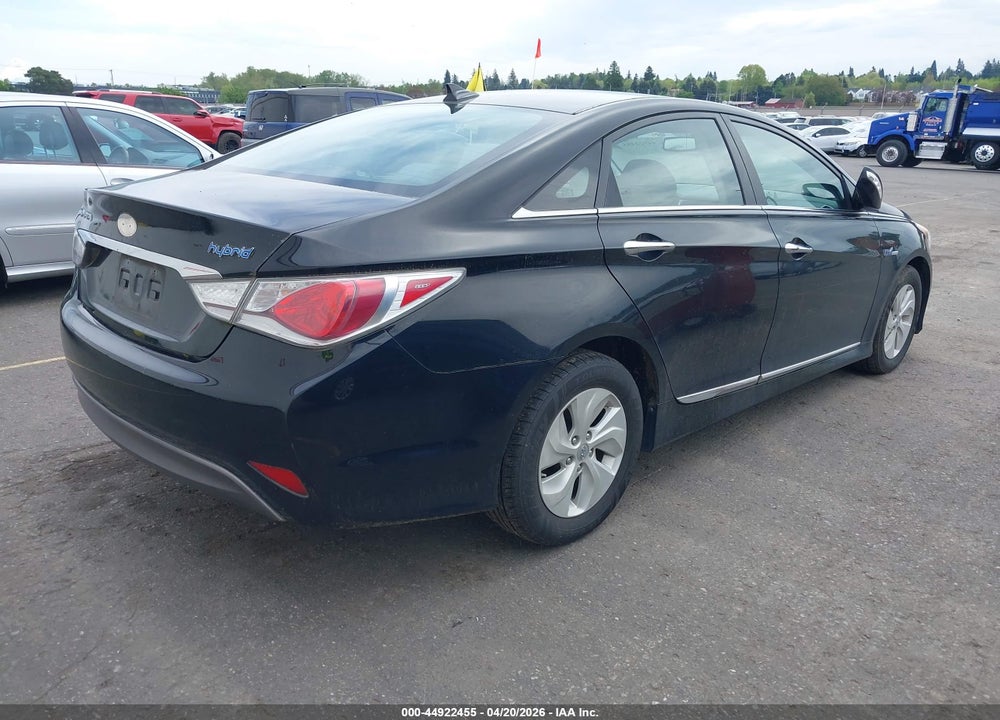 2013 HYUNDAI SONATA HYBRID VIN: KMHEC4A4XDA065956