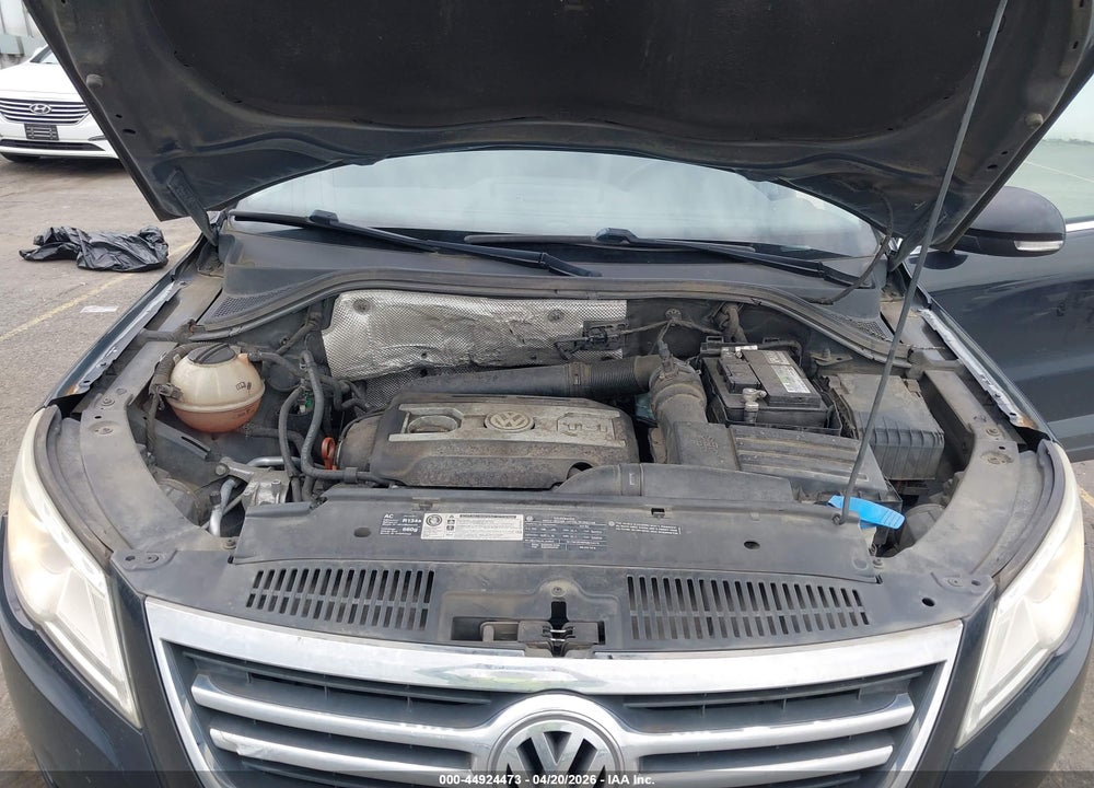 2011 VOLKSWAGEN TIGUAN SE VIN: WVGBV7AX8BW531263