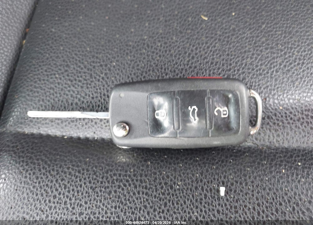 2011 VOLKSWAGEN TIGUAN SE VIN: WVGBV7AX8BW531263