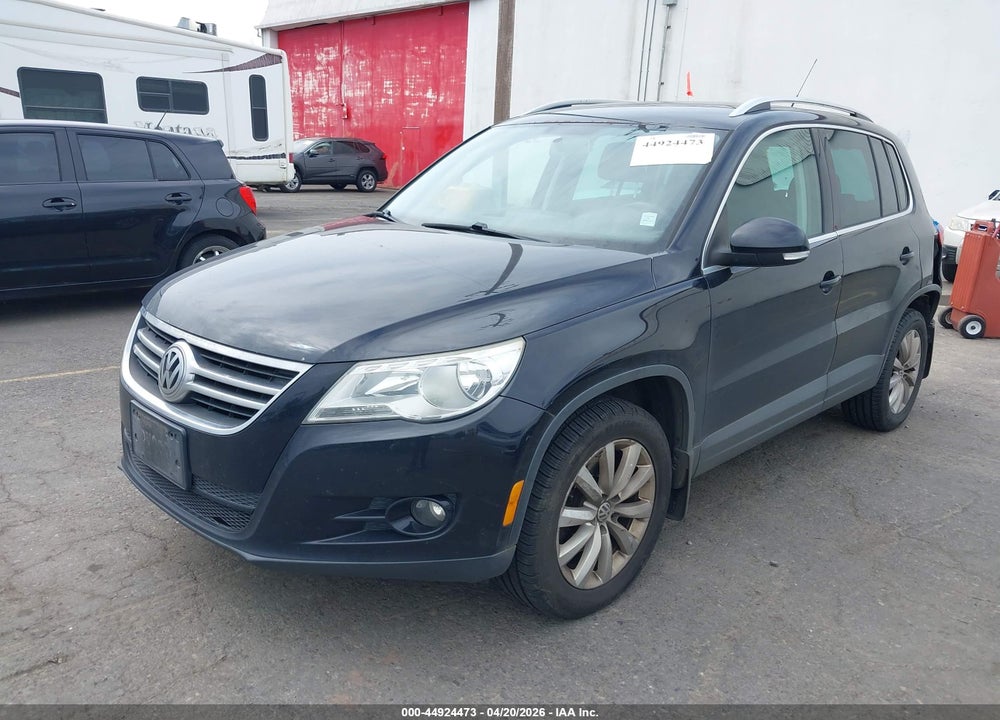 2011 VOLKSWAGEN TIGUAN SE VIN: WVGBV7AX8BW531263