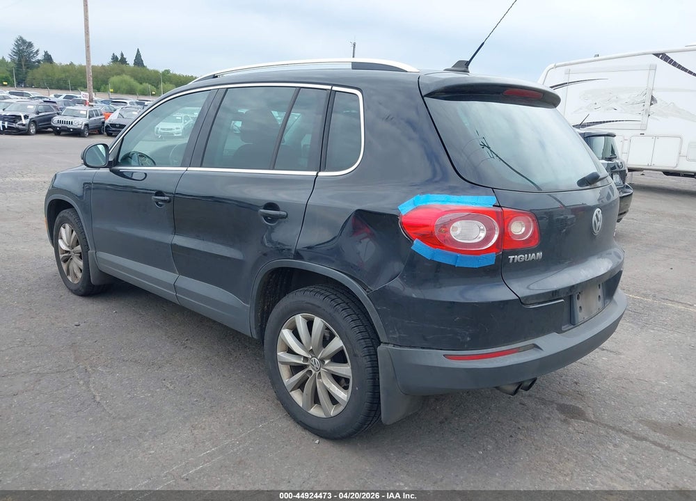 2011 VOLKSWAGEN TIGUAN SE VIN: WVGBV7AX8BW531263