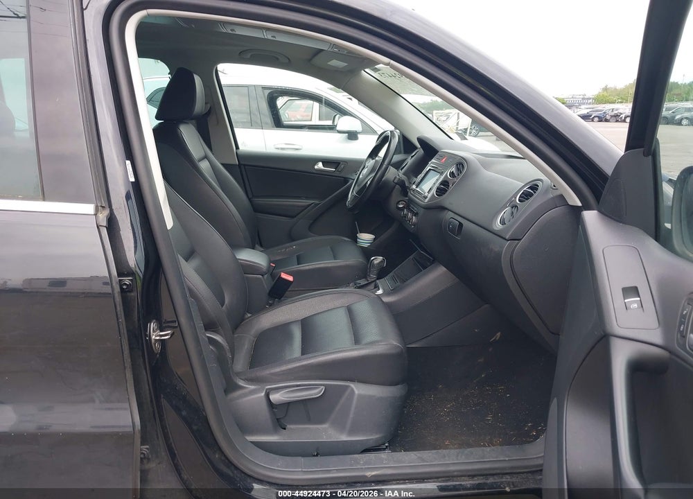 2011 VOLKSWAGEN TIGUAN SE VIN: WVGBV7AX8BW531263