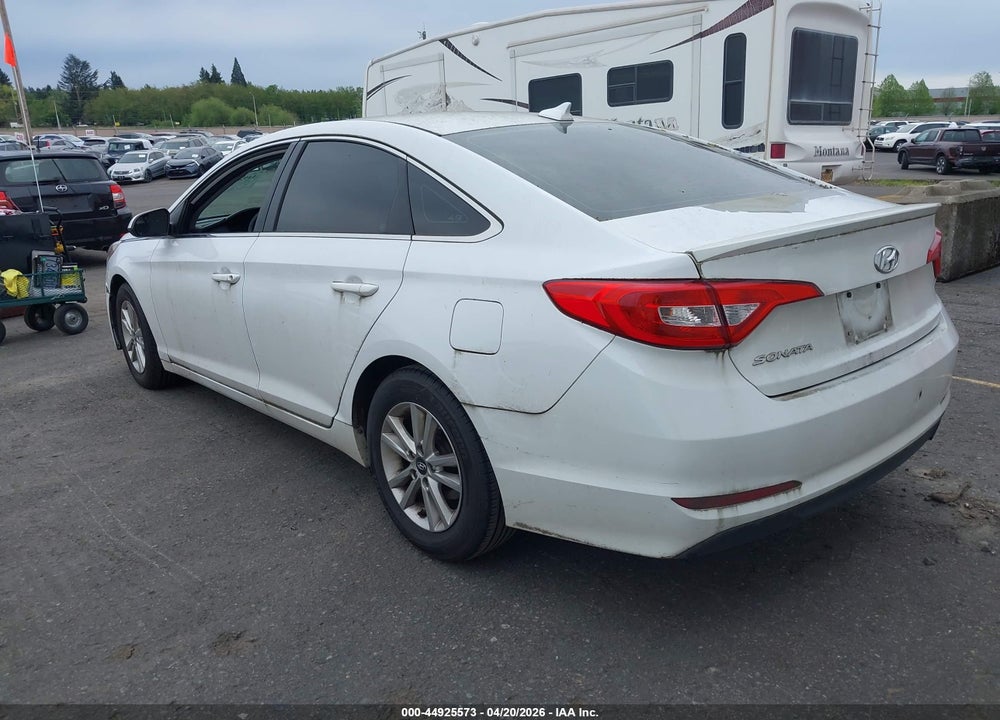 2015 HYUNDAI SONATA SE VIN: 5NPE24AF8FH063921