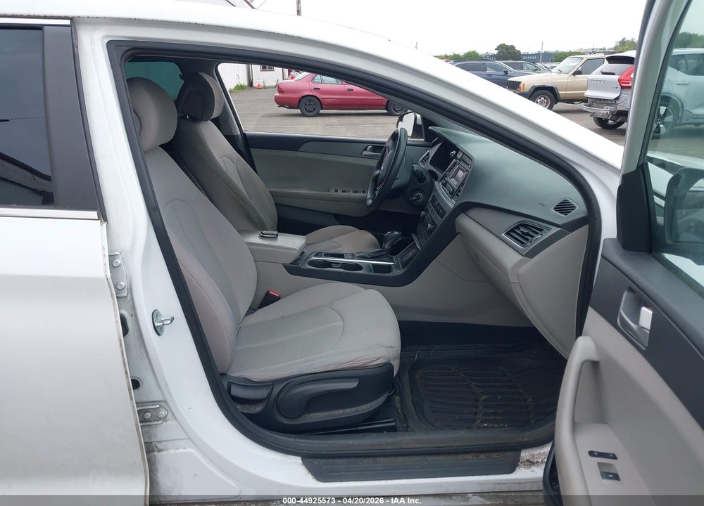 2015 HYUNDAI SONATA SE VIN: 5NPE24AF8FH063921