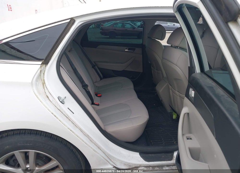 2015 HYUNDAI SONATA SE VIN: 5NPE24AF8FH063921