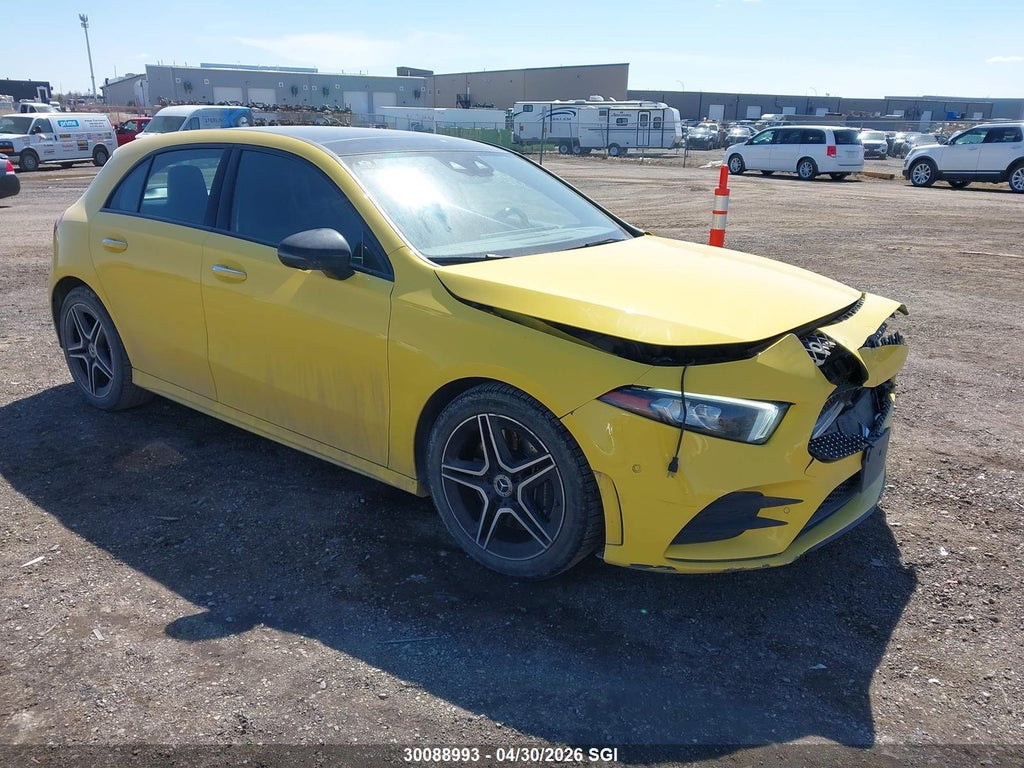 MERCEDES-BENZ A-  2020