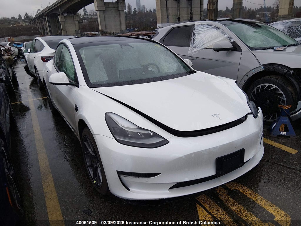 TESLA MODEL 3 2021
