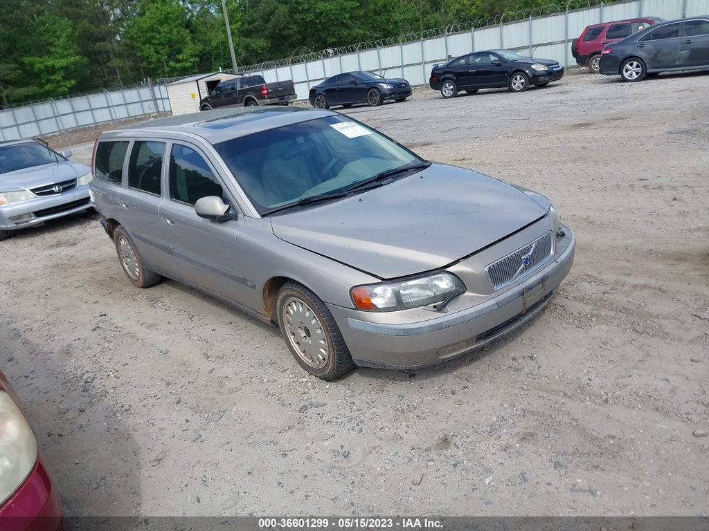 2001 VOLVO V70
