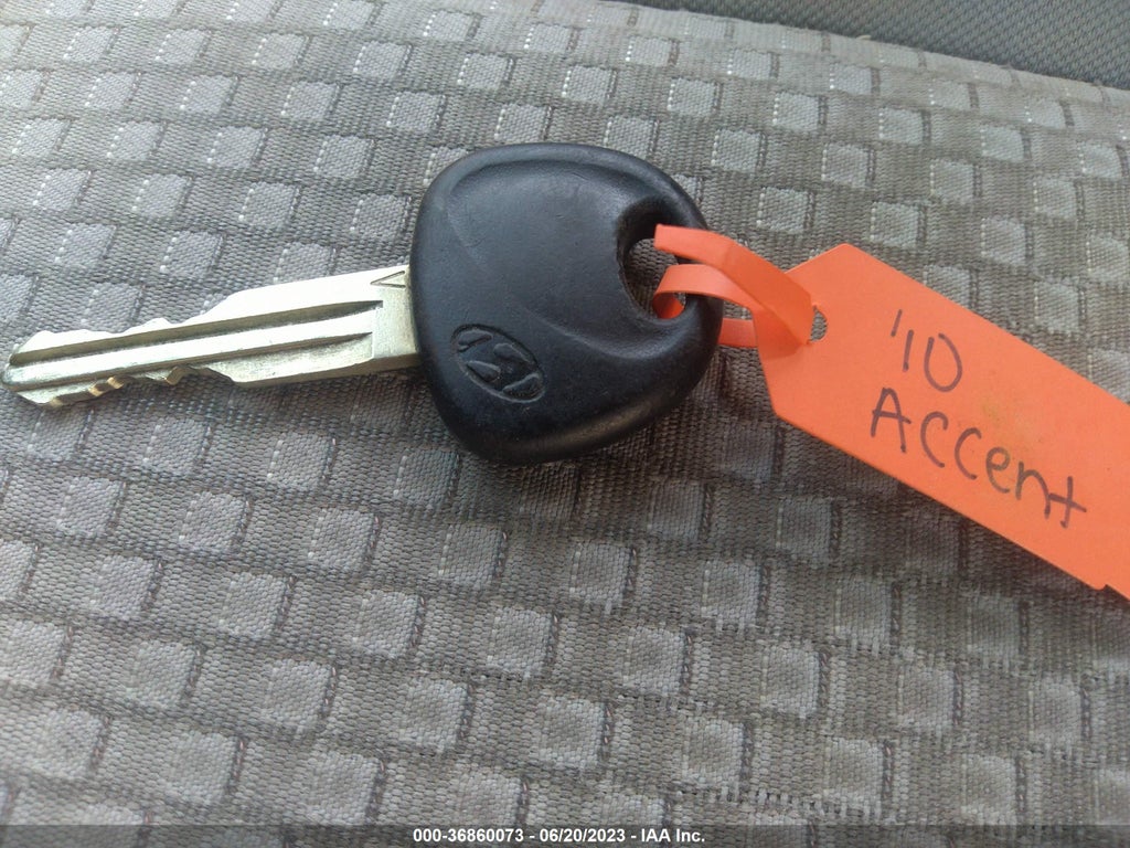 2010 Hyundai Accent GS photo 11