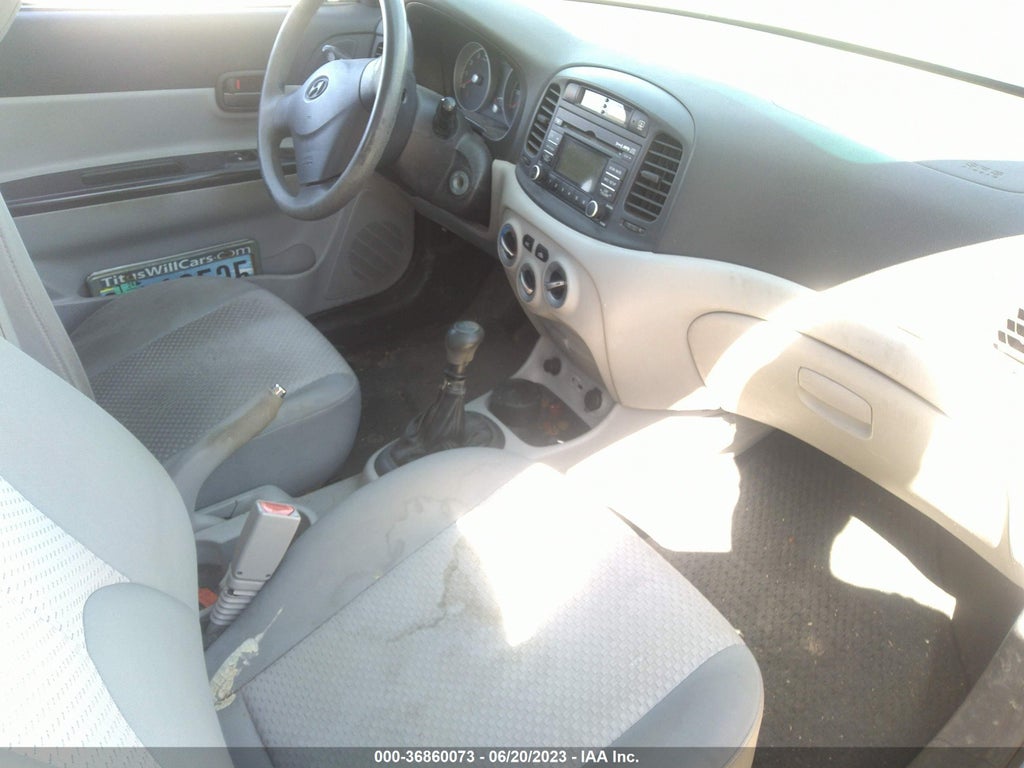 2010 Hyundai Accent GS photo 5