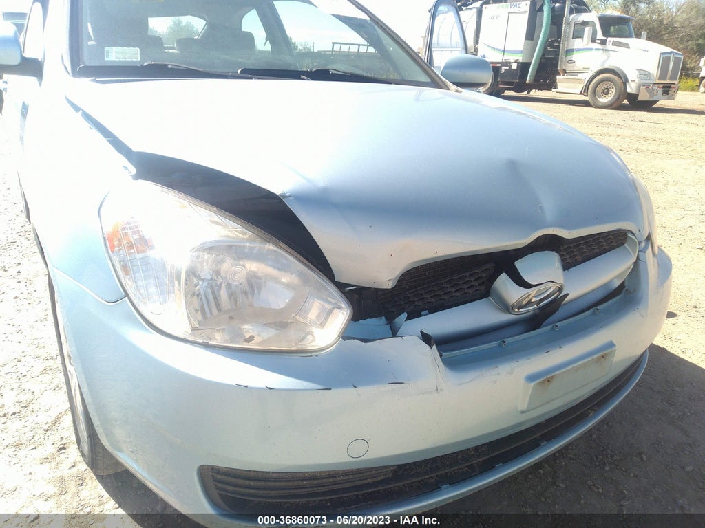 2010 Hyundai Accent GS photo 6