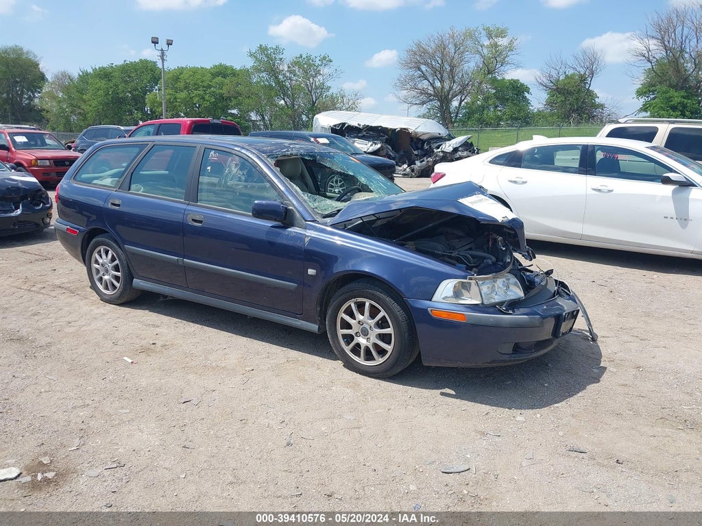 2001 VOLVO V40
