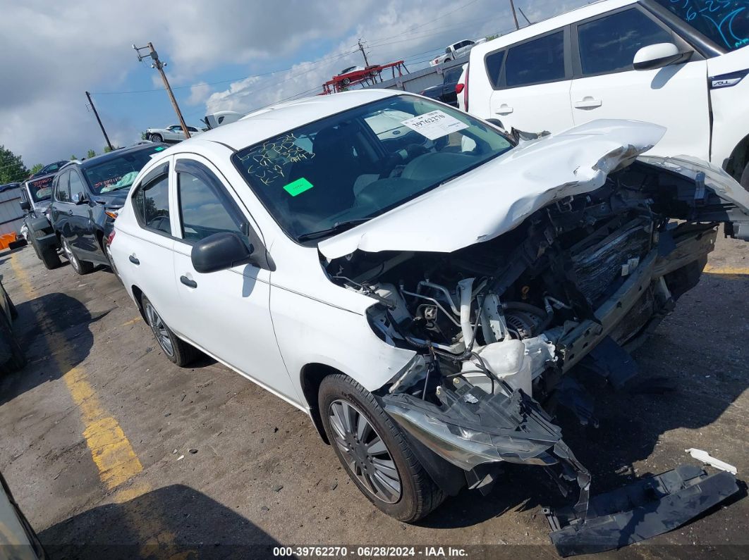 NISSAN VERSA 2015