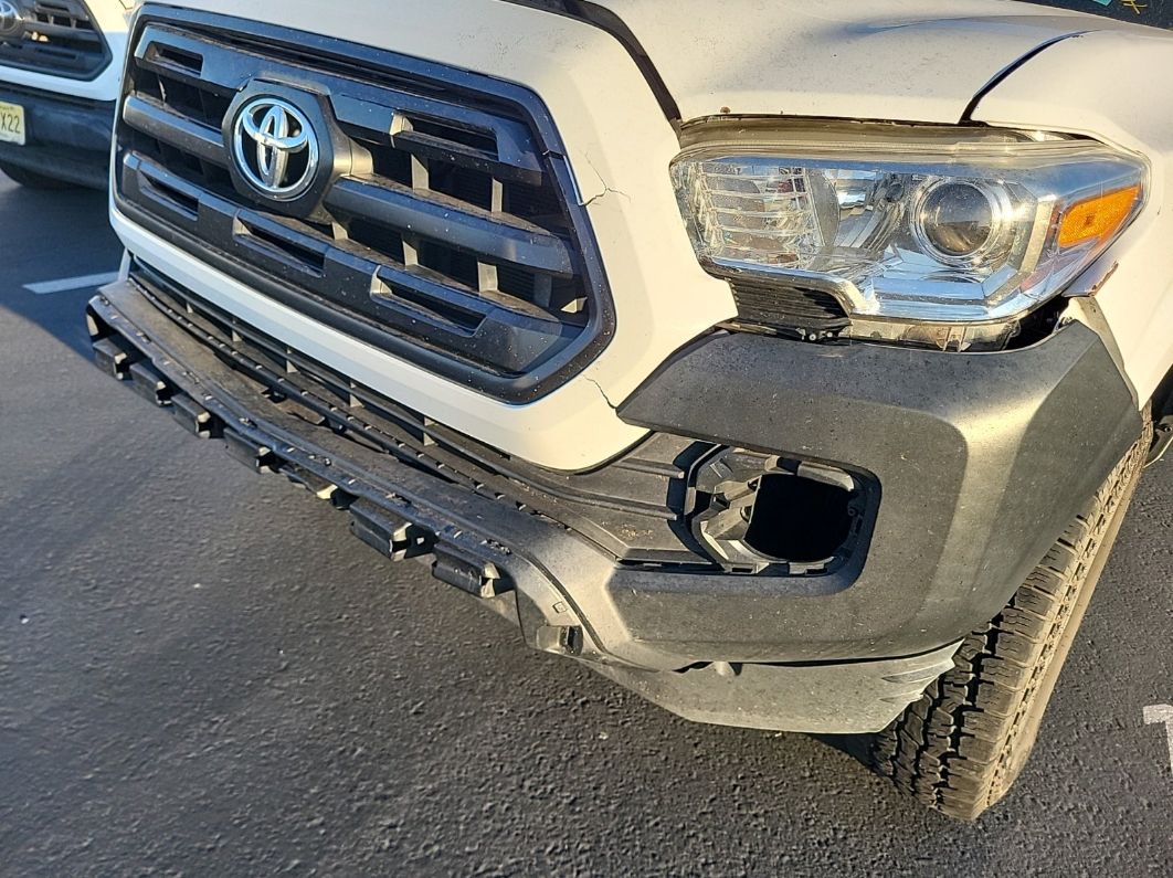 TOYOTA TACOMA 2017