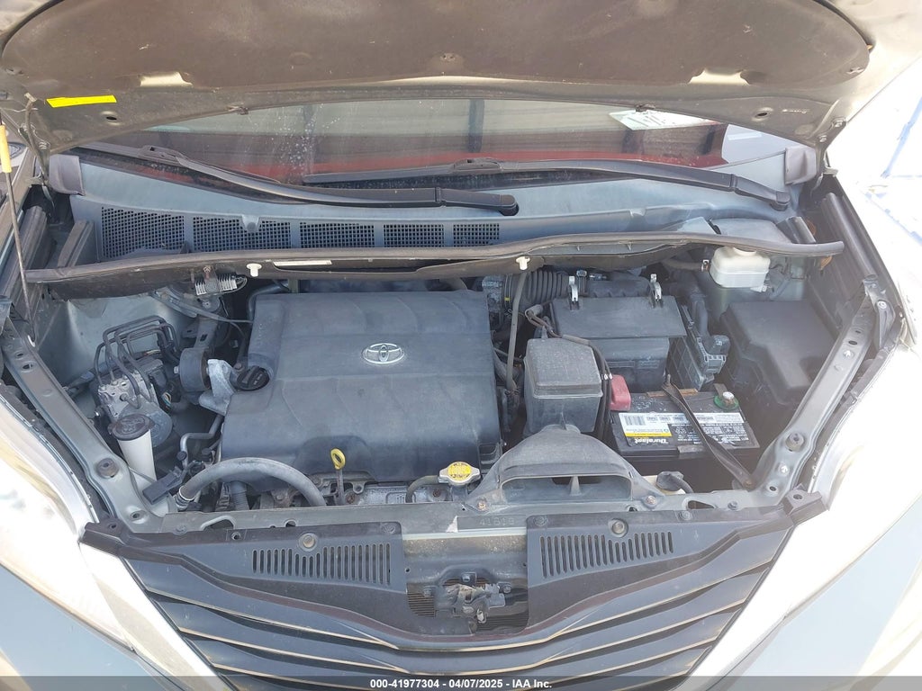 2014 Toyota Sienna LE V6 8 Passenger photo 10